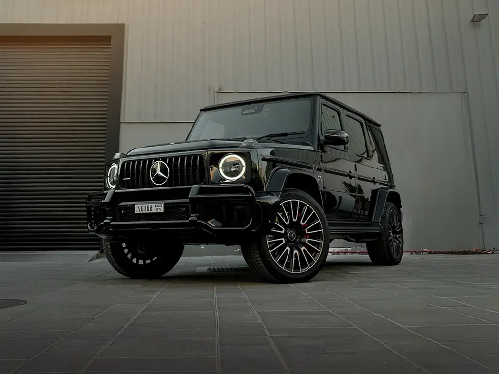 How to Choose the Right Luxury Car for Your Dubai Vacation