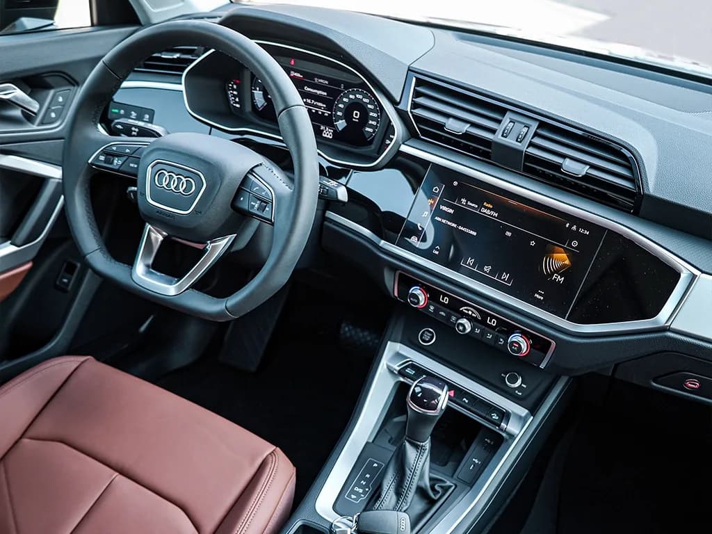 Audi Q3 view 5