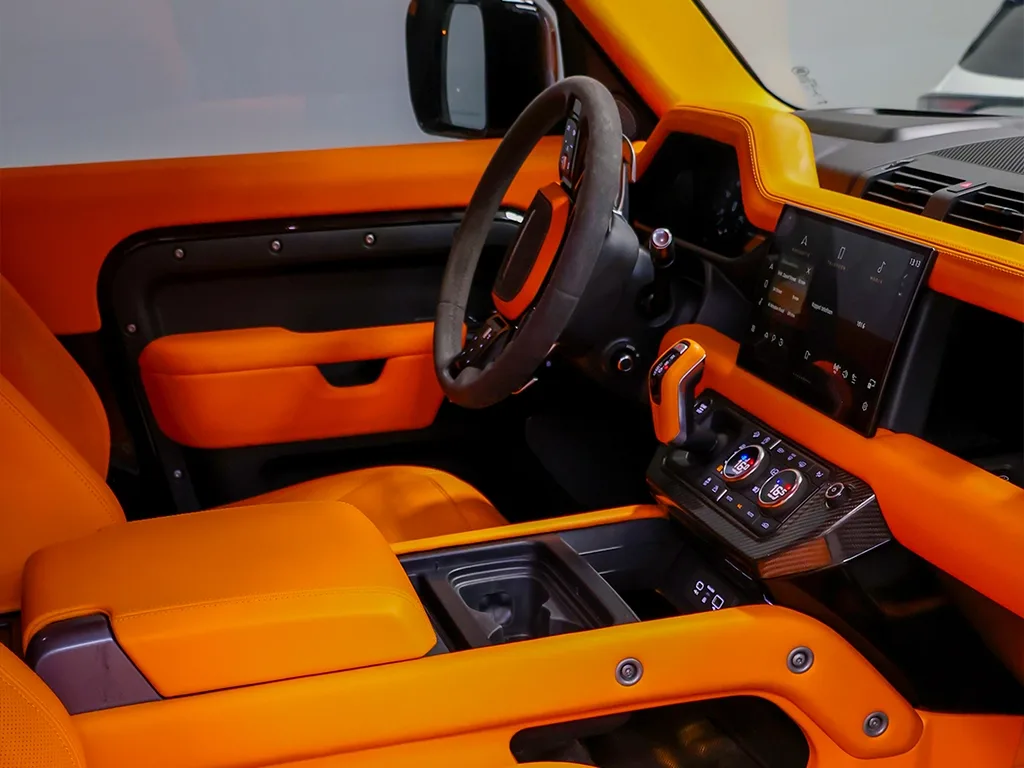 Land Rover Defender Urban Edition view 4