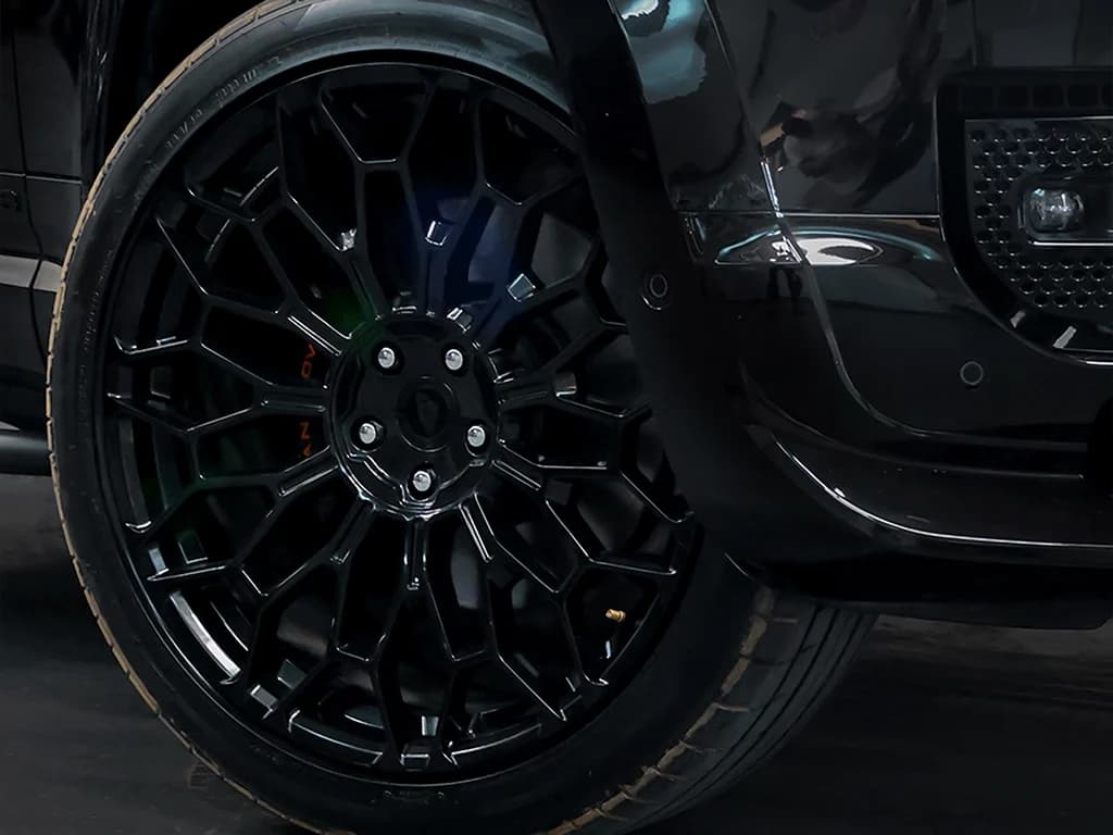 Land Rover Defender Urban Edition view 5