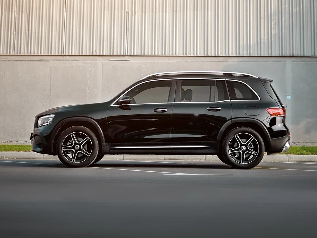 Mercedes Benz GLB 250 view 2