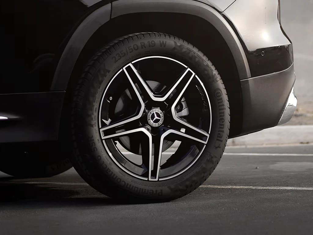 Mercedes Benz GLB 250 view 5