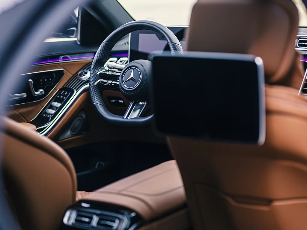 Mercedes Benz S500 view 5