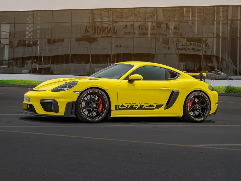 Porsche GT4 RS view 3