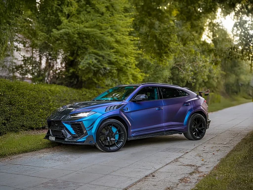Lamborghini Urus Mansory view 2