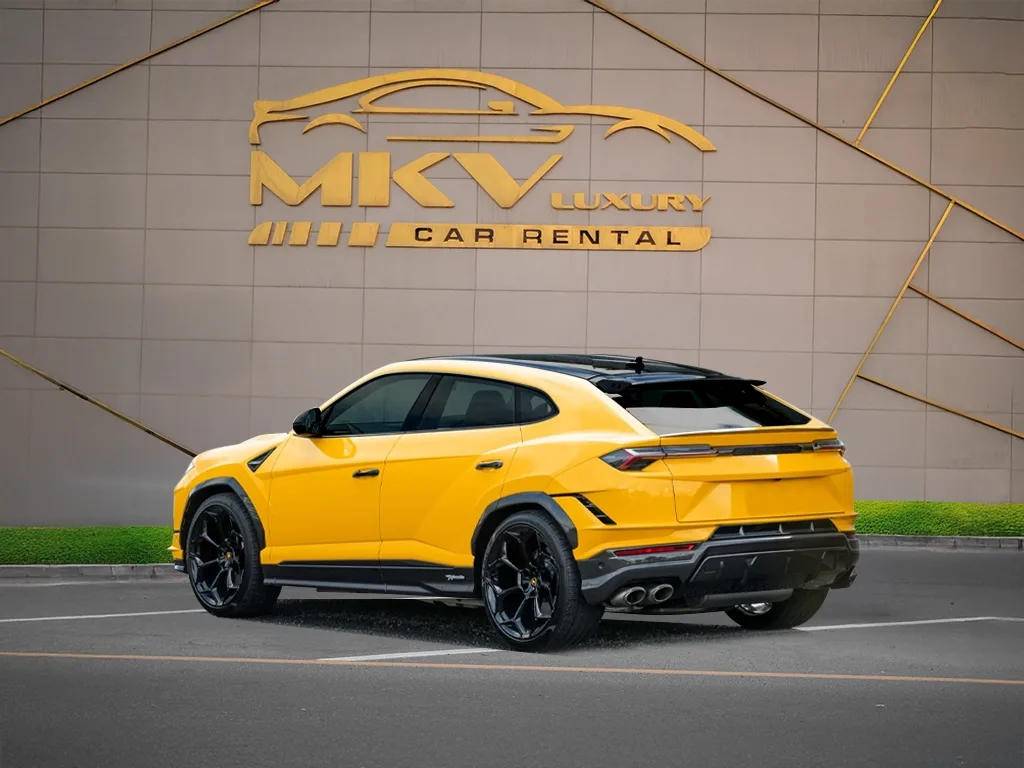Lamborghini Urus S view 4
