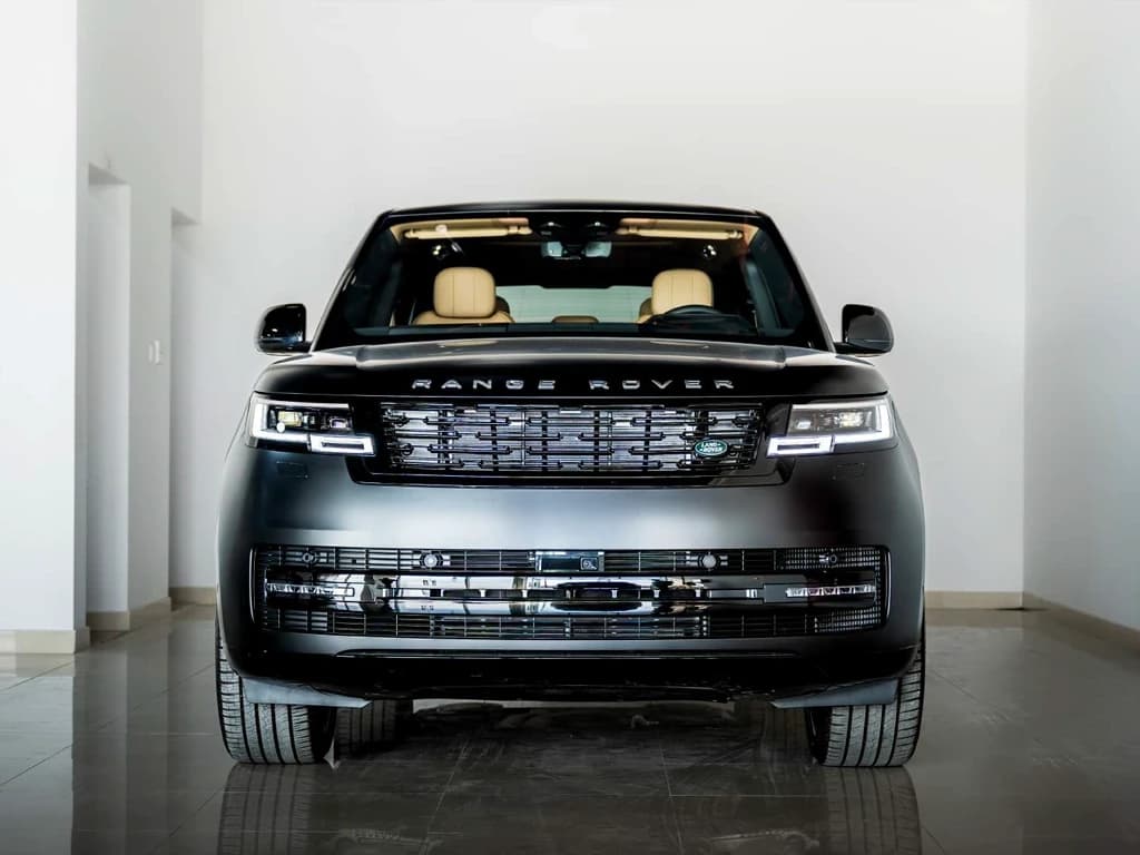 Range Rover Vogue view 2