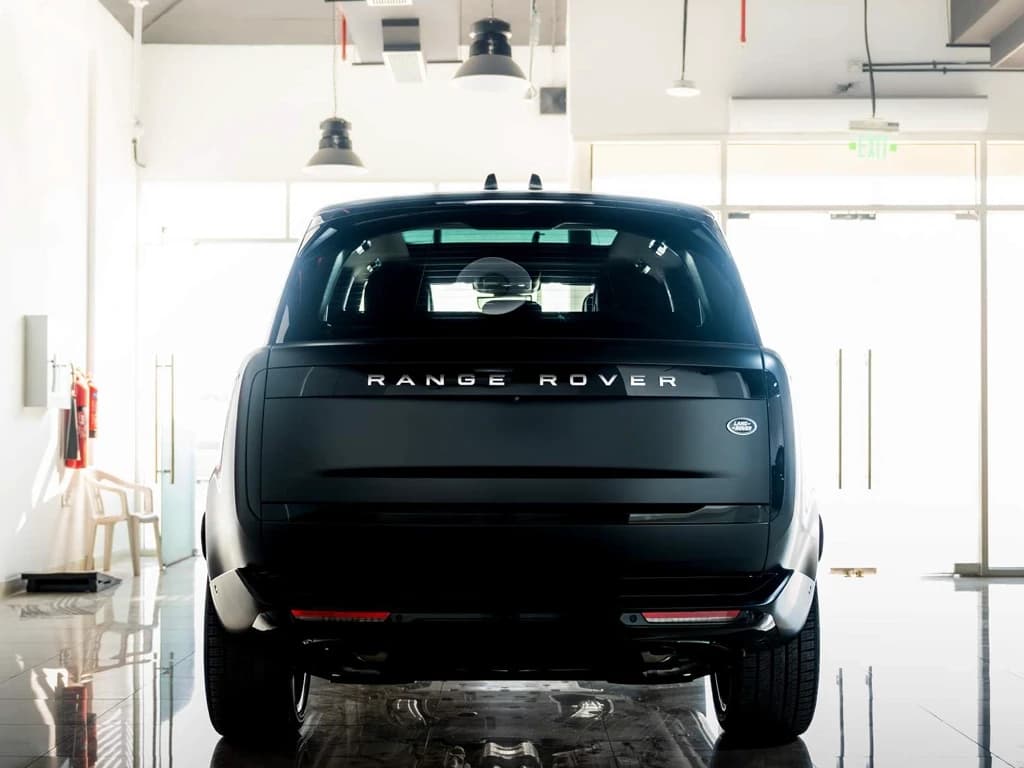 Range Rover Vogue view 3