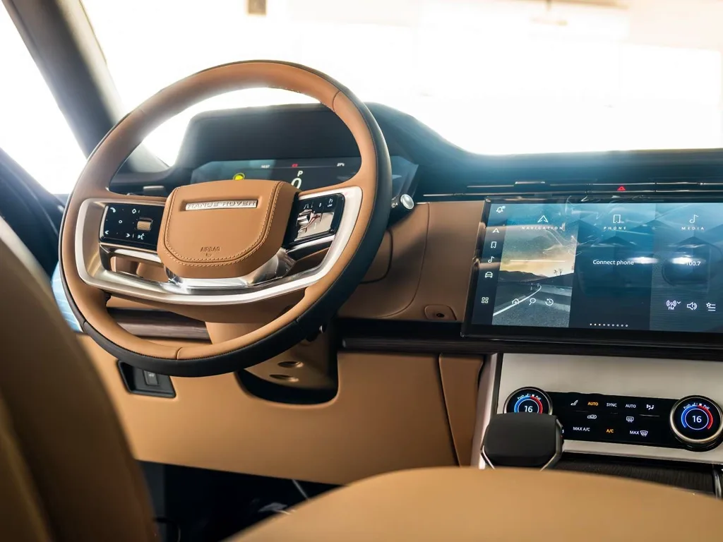 Range Rover Vogue view 5