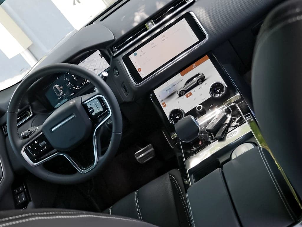 Range Rover Velar view 4