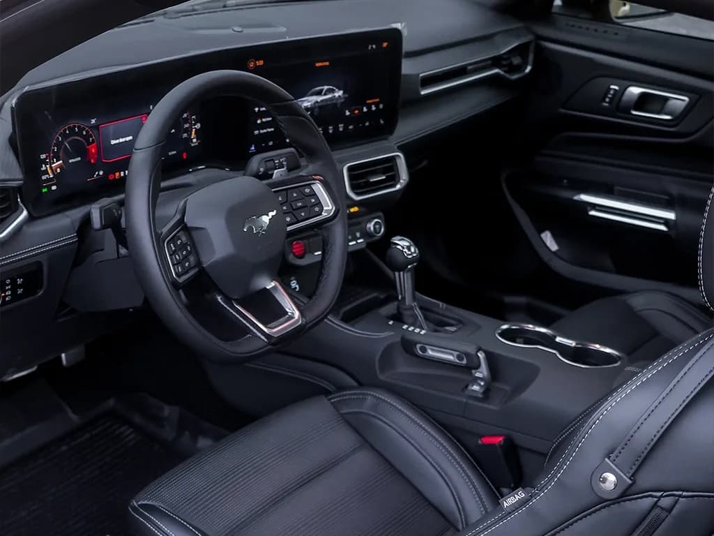 Ford Mustang GT Premium V8 2025 view 4