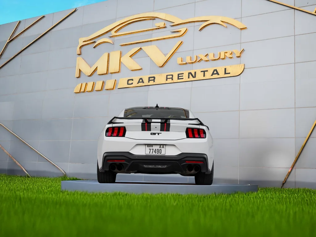 Ford Mustang GT Premium V8 2024 view 4