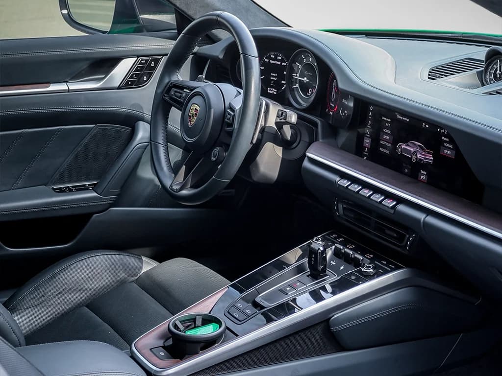 Porsche 911 Turbo view 4