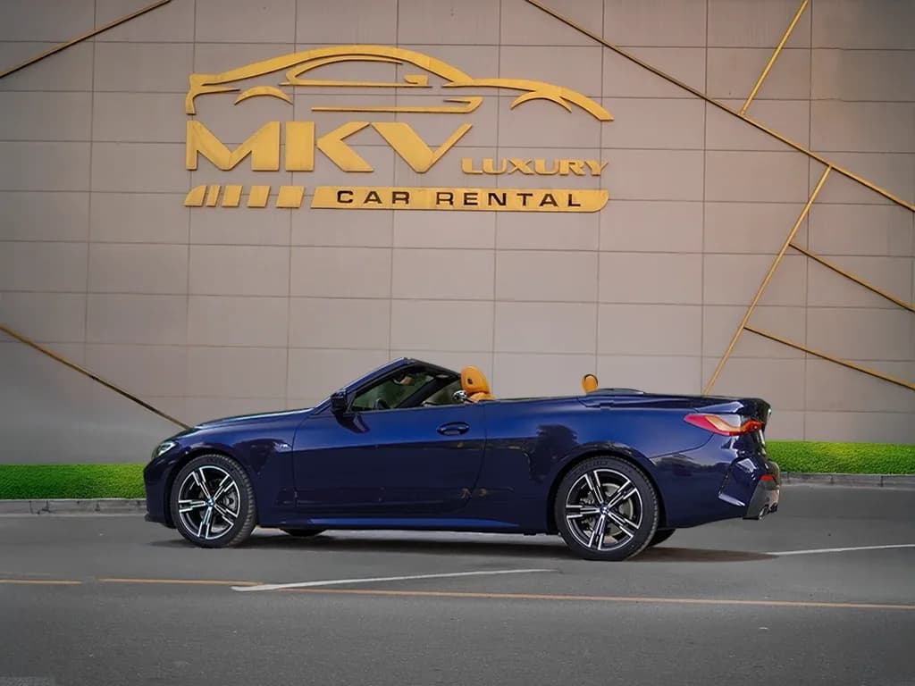 BMW 420i Convertible 2024 view 2