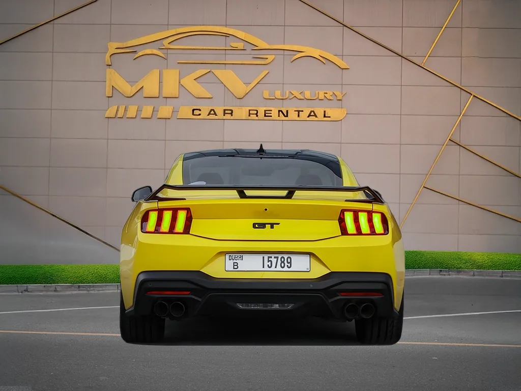 Ford Mustang GT Premium V8 2025 view 3